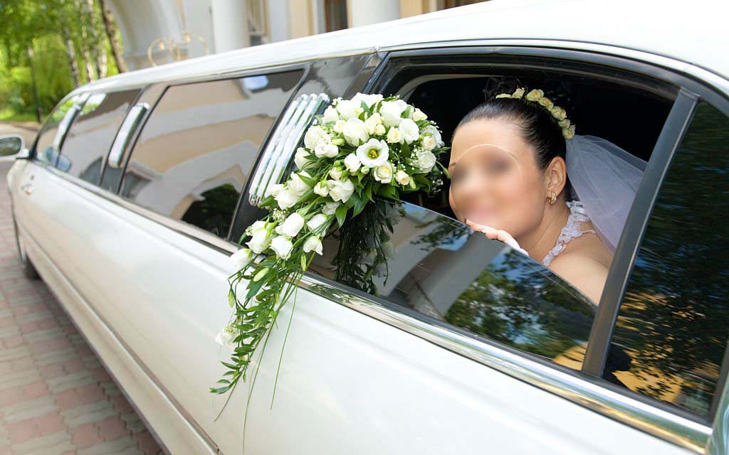 Hire a Limousine for Luxury Wedding Transfers-02