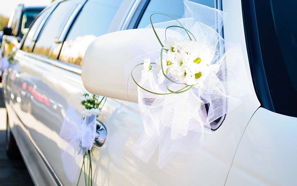 Hire a Limousine for Luxury Wedding Transfers-01