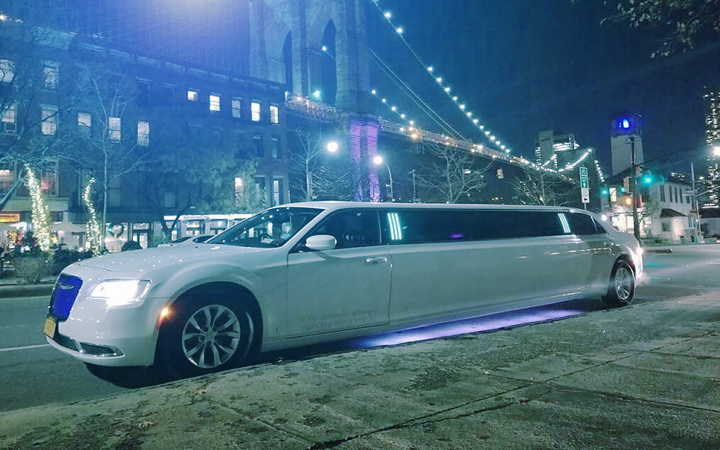 Why Use a Party Limousine Service?