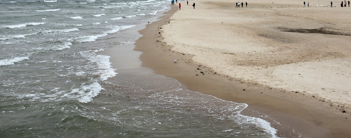 A scenic view of Jones Beach shoreline, suggesting a relaxing stop during a JFK to Philadelphia trip with local recommendations from your chauffeur.
